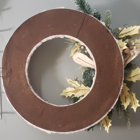 Glitz & Glimmer NWT Pink Plush Wreath with Rose Gold Bulbs, Flocked - Picture 5 of 5